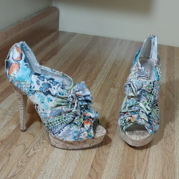 Chinese Laundry 🥳HOST PICK🥳 Heart Throb Platform Heels 6M - Picture 2 of 13
